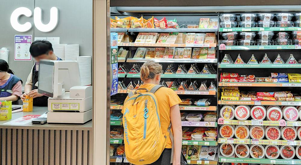 1757897431528414_CU 명동역점 외국인 관광객 사진_1.jpg